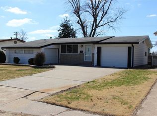 640 Hazelvalley Dr, Hazelwood, MO 63042