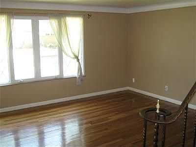 4th image of 270 E 262nd St