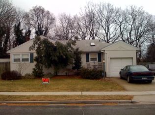 364 Briarwood Rd, Massapequa, NY 11758