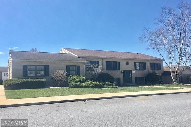 2nd image of 836 Long Ln APT 1