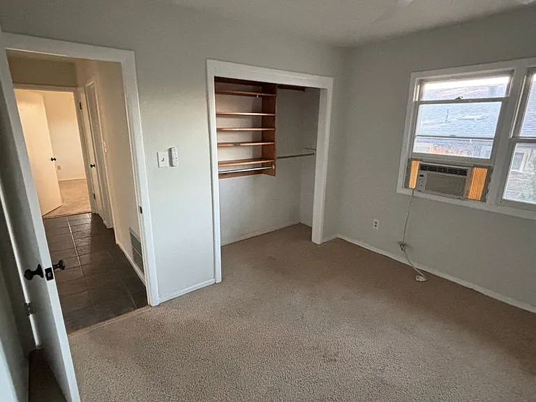 560 Landis Cir — Photo 8