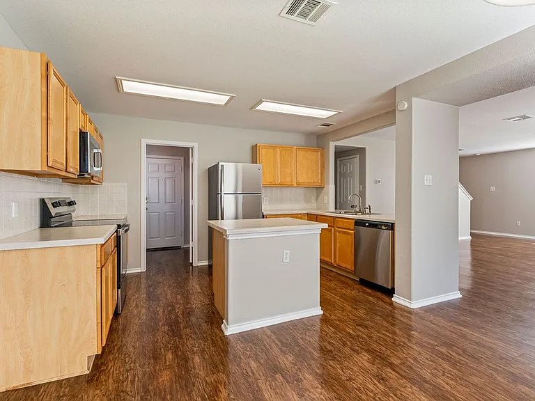 1209 Apollo Cir — Photo 9