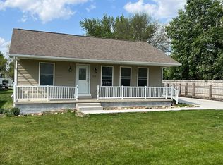 703 E Linn St, Quasqueton, IA 52326