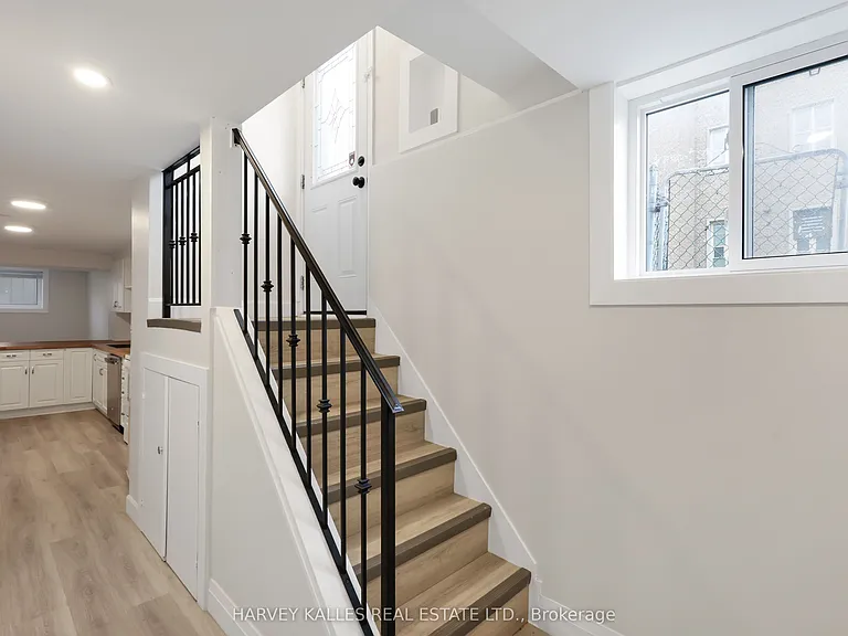 242 Acton Ave #LOWER — Photo 4