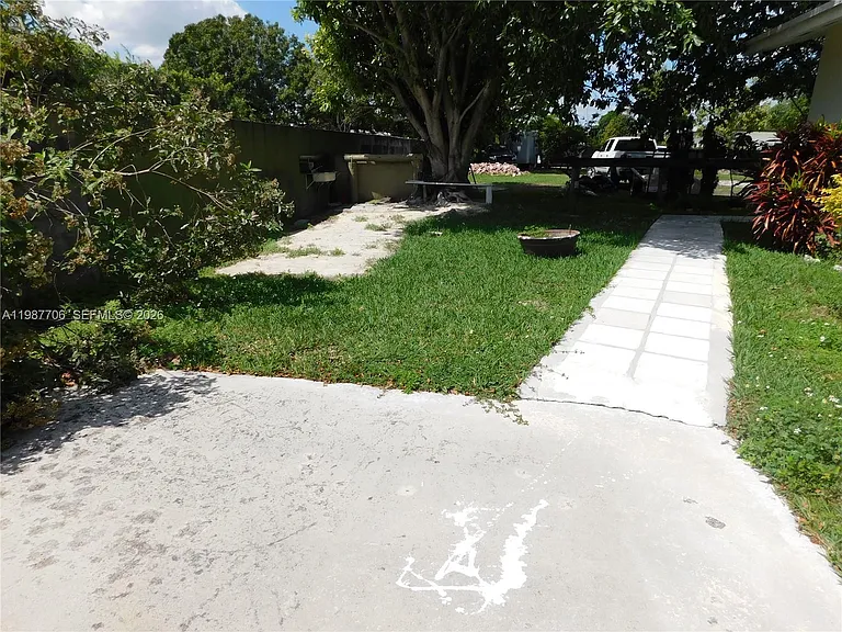 6700 SW 97th Ave — Photo 5