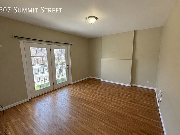 2nd image of 1507 Summit St