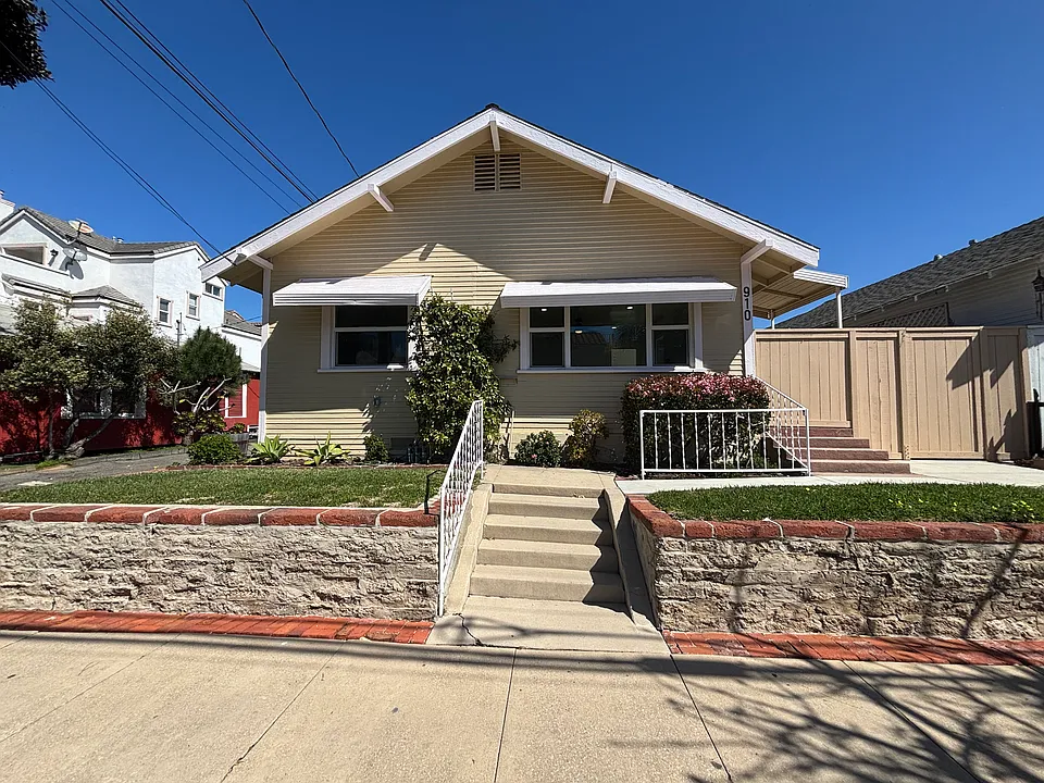 910 Acacia Ave