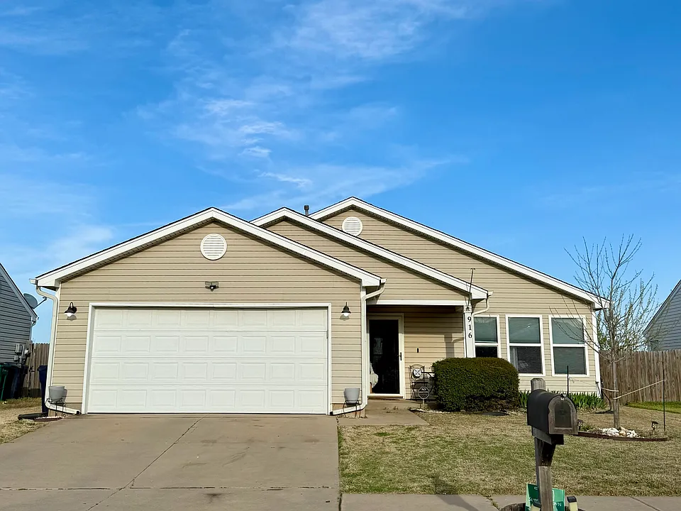 916 Danbury Pl