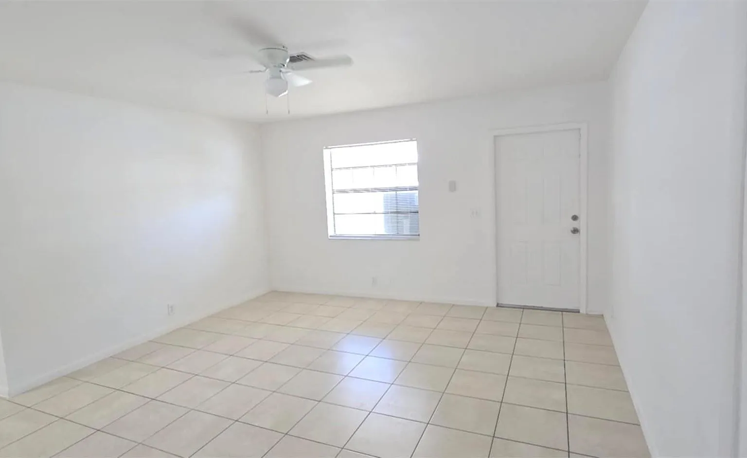 2 bed, 1.0 bath, 900 sqft, $2,400 — Photo 4