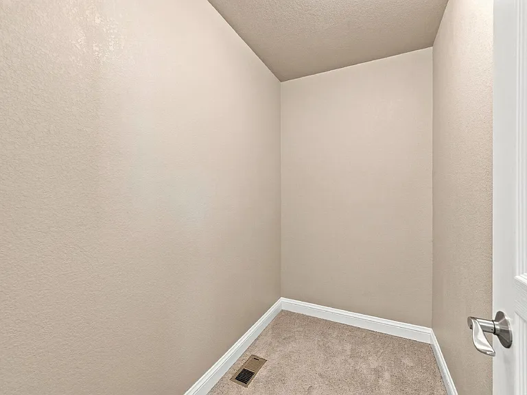 5671 Majestic Dr — Photo 29