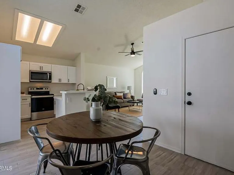 441 S Maple #101 — Photo 10