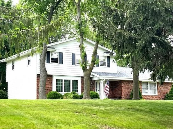 3315 South Ann Louise DRIVE, New Berlin, WI 53146