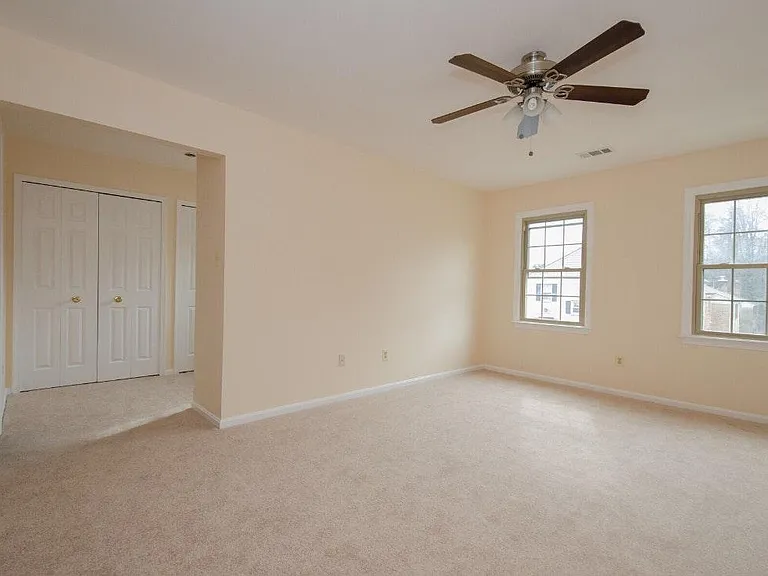 10336 Hampshire Green Ave — Photo 16
