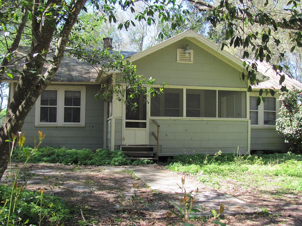 Front of Farm Home With Screened In Porch