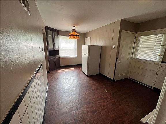 4th image of 7463 Sharon Dr
