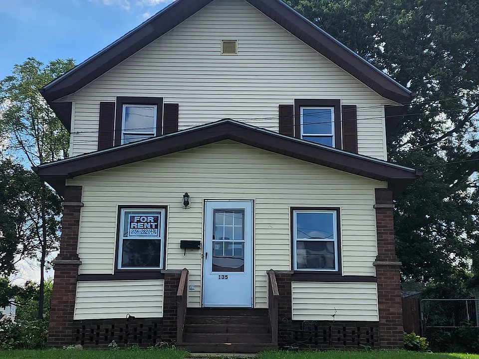135 E Walnut St