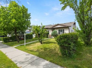 68 E Scenic Acres Dr NW, Calgary, AB T3L 1C2