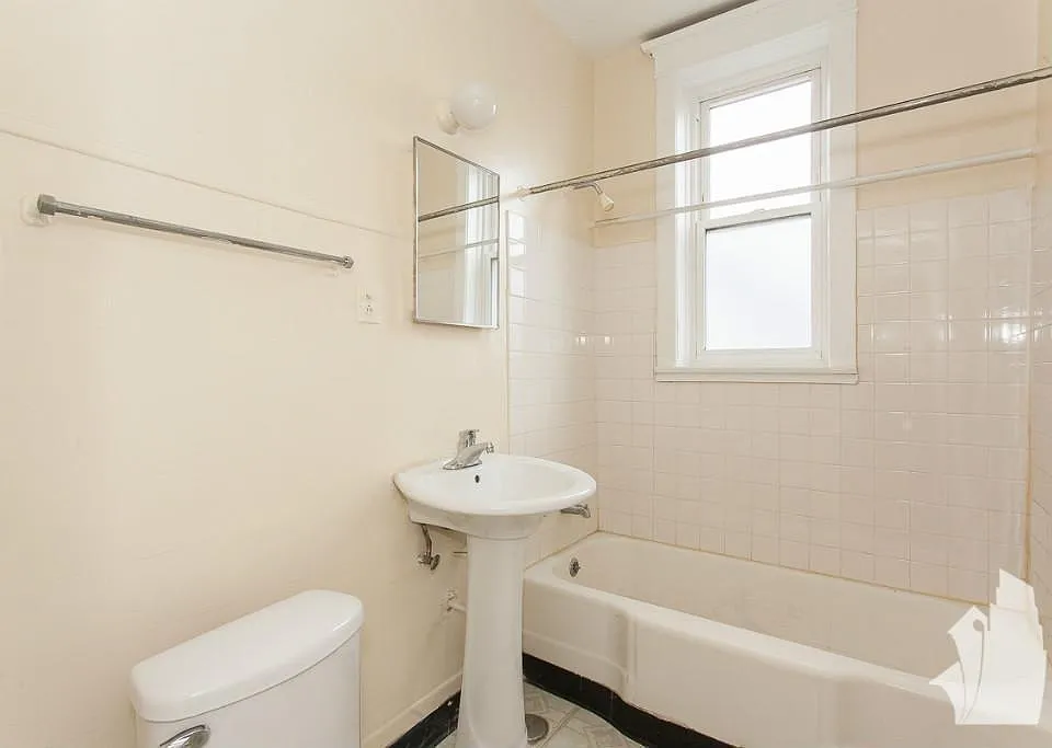 4427 N Wolcott Ave #3B