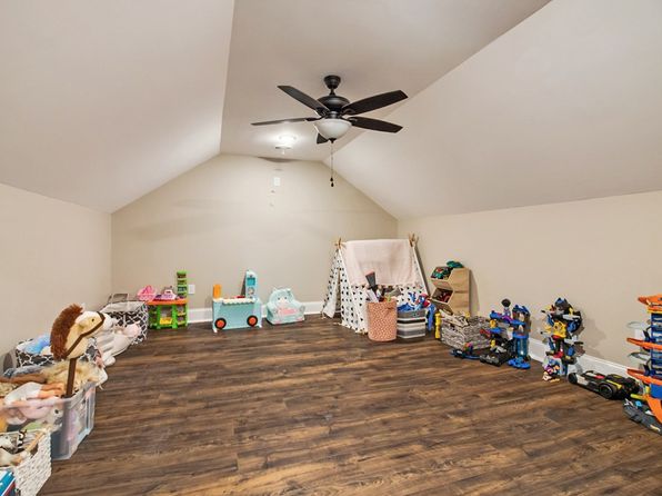 114 Hutchinson Dr, Jamestown, TN 38556