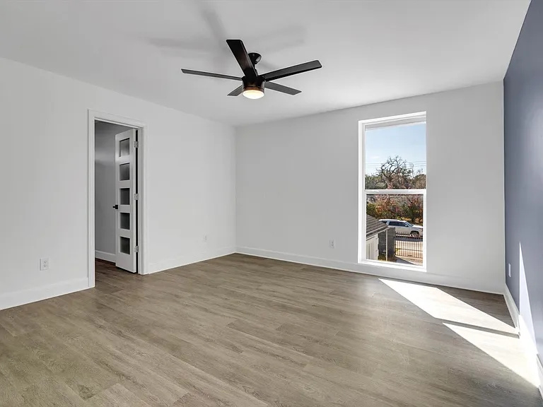 12564 Memorial Dr — Photo 34