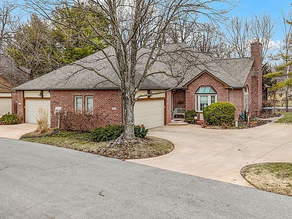 3rd image of 2042 Oldfields Circle North Dr