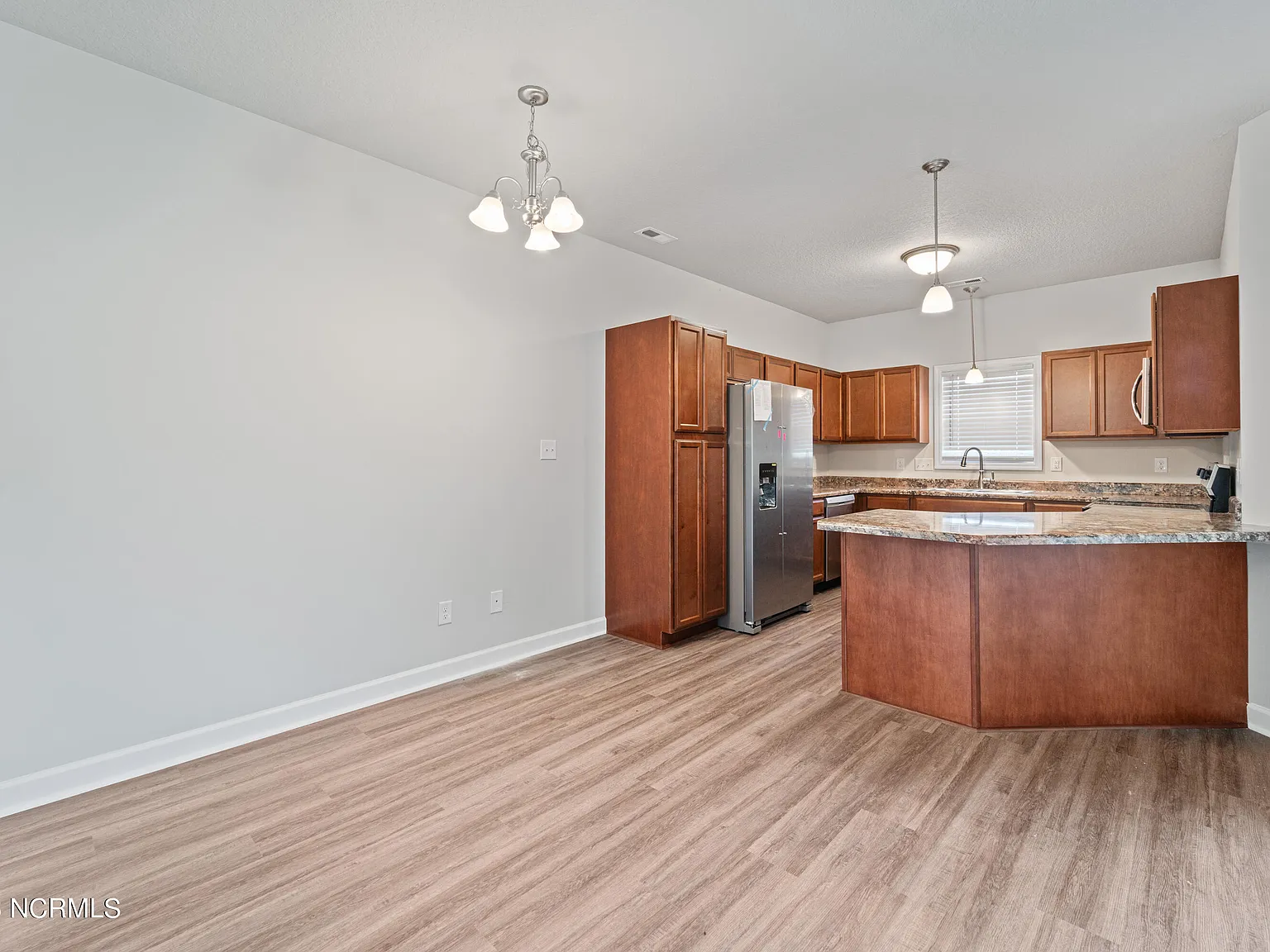 3 bed, 2.5 bath, $1,695 — Photo 4