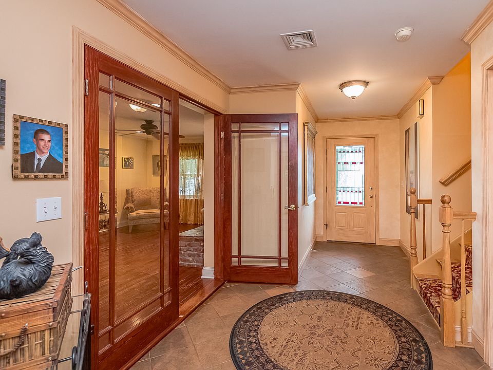 Entry/foyer