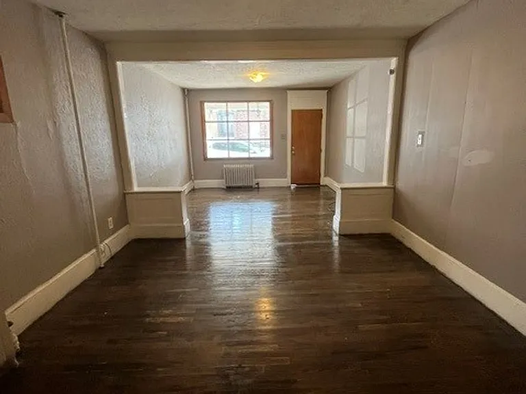 141 W Abbott St — Photo 5