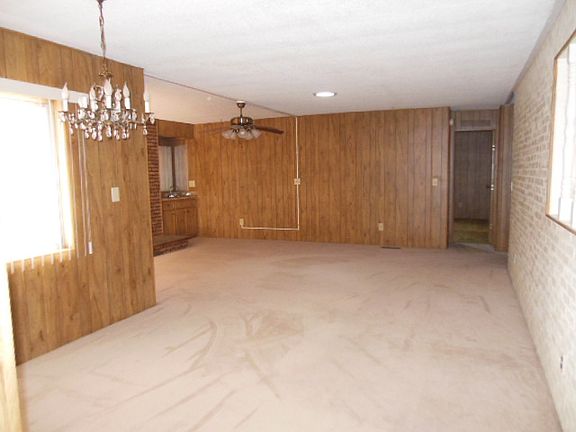 3rd image of 1 Leisureville Cir