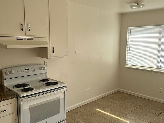 3rd image of 2655 Topeka St #9