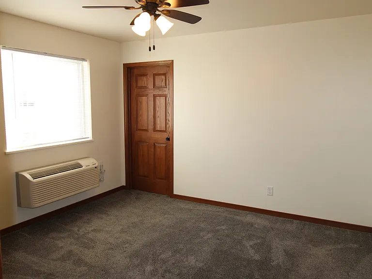 Dreamsville Apartments — Photo 33