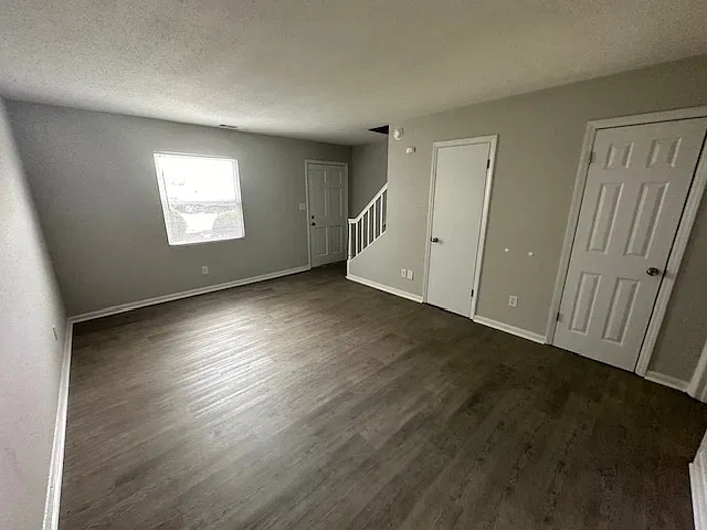 2 bed, 1.5 bath, 950 sqft, $1,025 — Photo 3