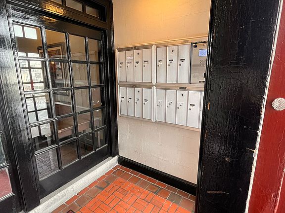 2nd image of 550B Belmont St #33