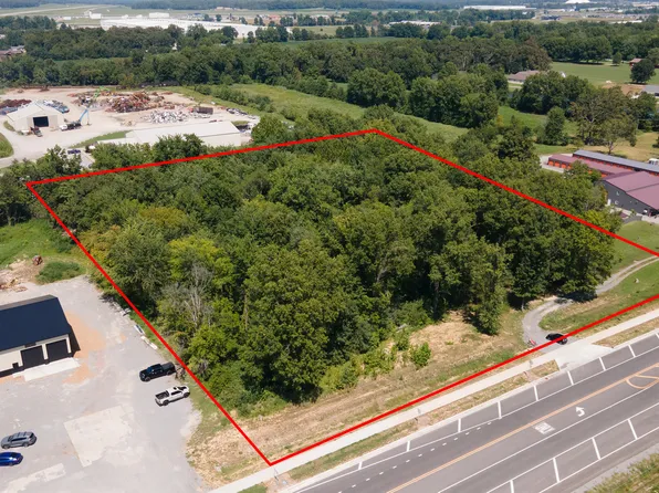 8096 Old Route 13 Hwy, Marion, IL 62959