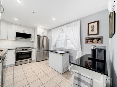 75 Edgelawn Ave APT 1, North Andover, MA, 01845
