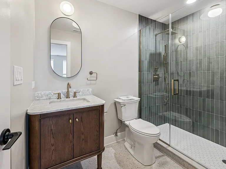 2119 N Clark St — Photo 11