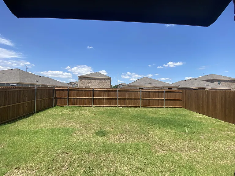 1818 Potomac Ln — Photo 15