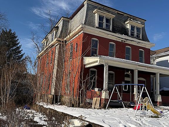 2nd image of 22 Pearl Ave
