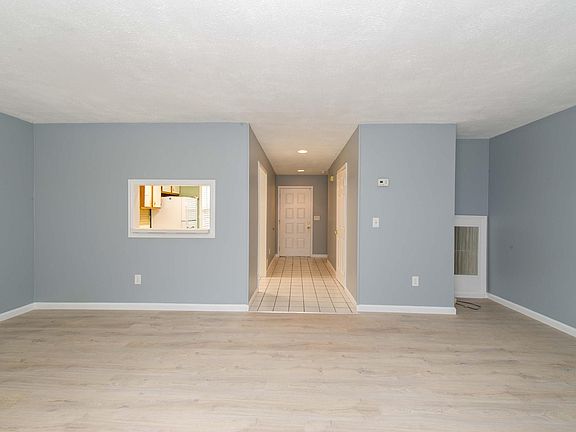 3rd image of 14 Kensington Way #14