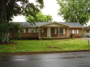 409 Clearview St SW, Decatur, AL 35601