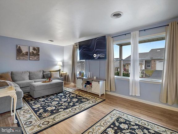 4th image of 155 Ash Spring Ct