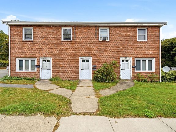 4th image of 121 Winn St