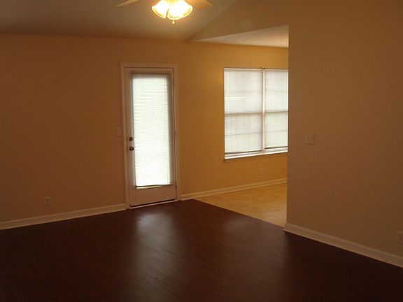 4th image of 868 Kanatak Ln