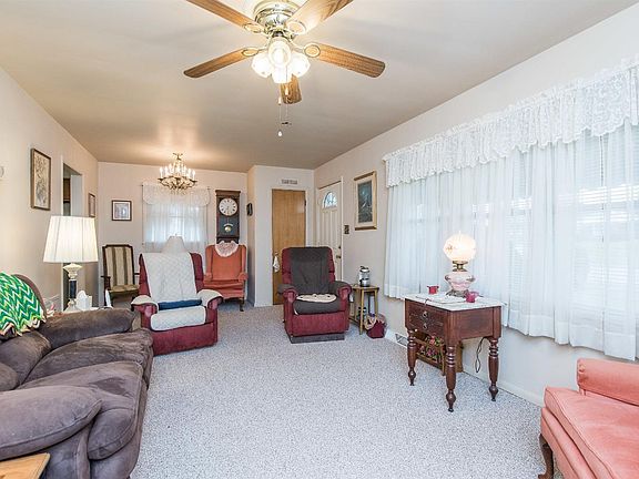 3rd image of 2826 Southview Dr