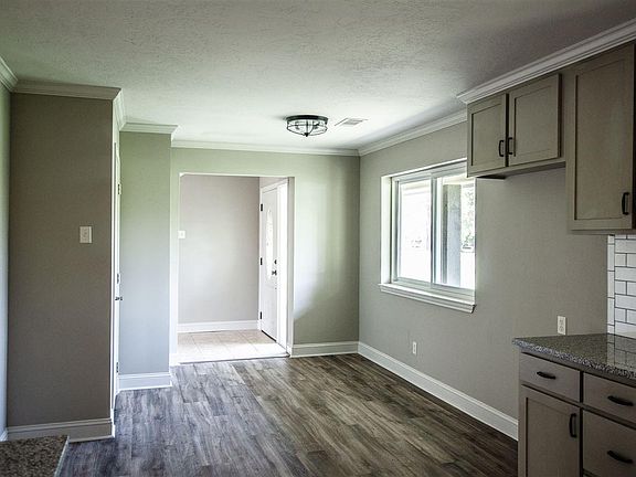 4th image of 422 Piney Point Dr