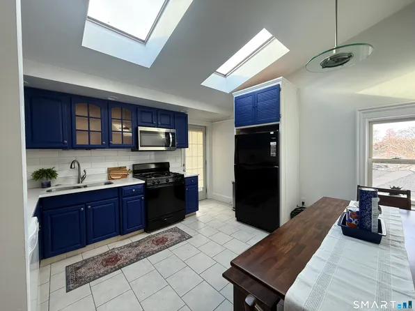 883 Montauk Ave, New London, CT 06320