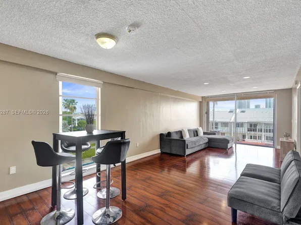 3716 NE 168th St APT 301, North Miami Beach, FL 33160