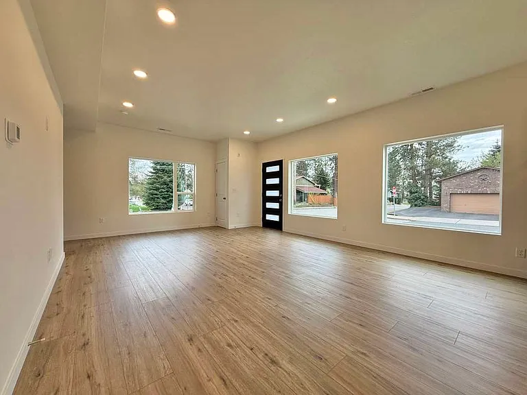3925 E 32nd Ave #4 — Photo 6