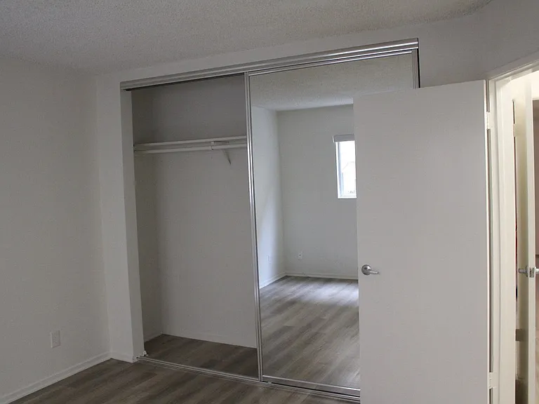 1415 S Bundy Dr — Photo 4