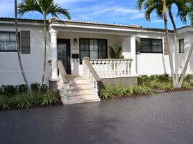 2022 SW 82nd Ct, Miami, FL